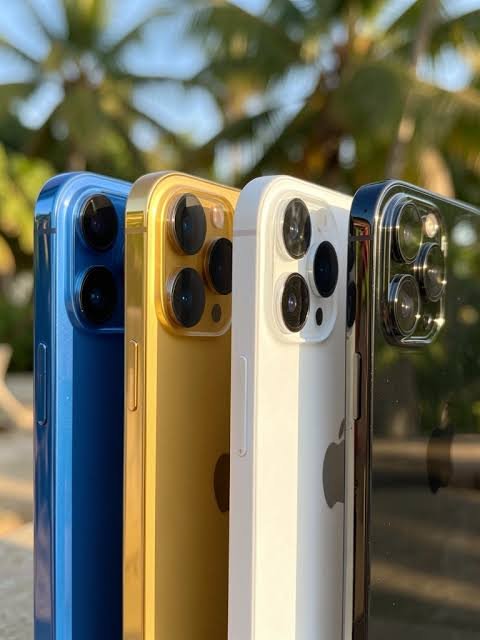 iPhone 17 Apple (256GB) Branco, Tela de 6,3", 5G e Câmera de 48MP - Imagem adicional 2